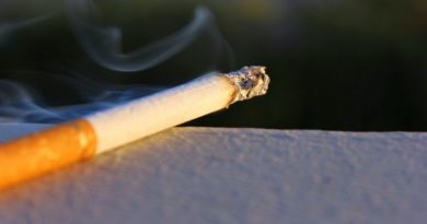 zapalony papieros