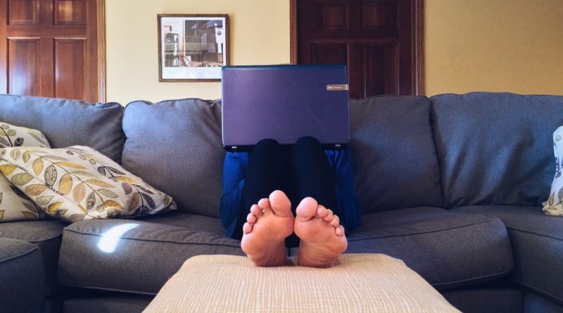 laptop sofa stopy