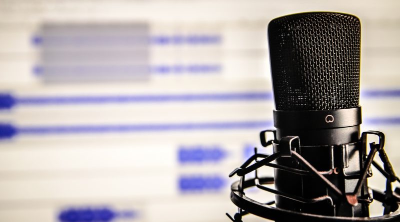 Mikrofon ekran monitora podcast
