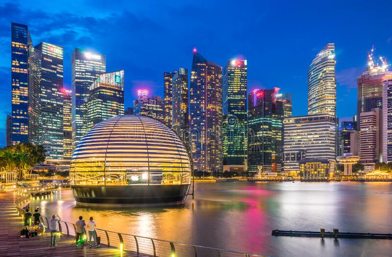 singapore first world apple store launches its new store marina bay sands glass dome shape building designed to 195606953