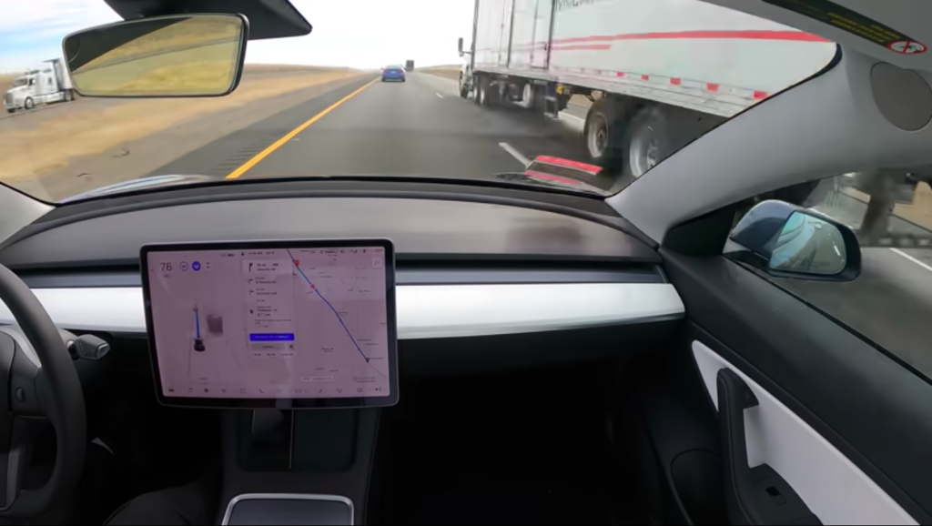 Tesla w trybie autonomicznym