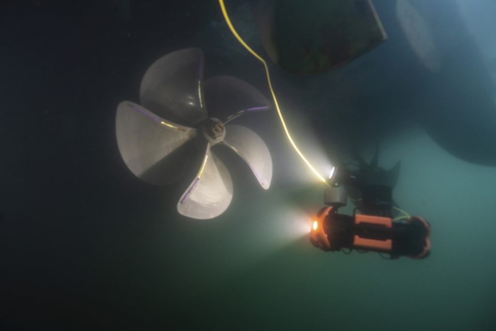 chasing m2 pro dron podwodny do profesjonalnych zastosowan 04