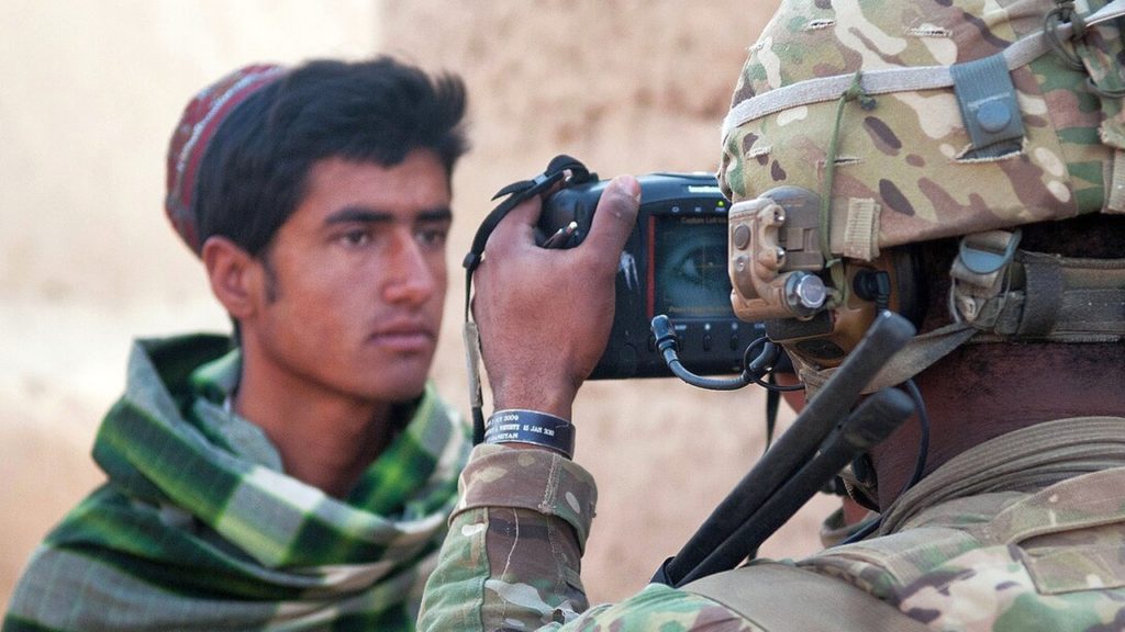 hiide-amerykanskie-wojskowe-urzadzenia-biometryczne-identyfikacja-talibowie-afganistan